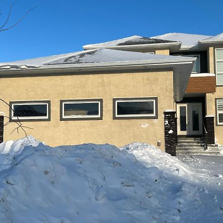 וויניפג Cozy Modern And Lavish 1 Bedroom Basement Suite מראה חיצוני תמונה