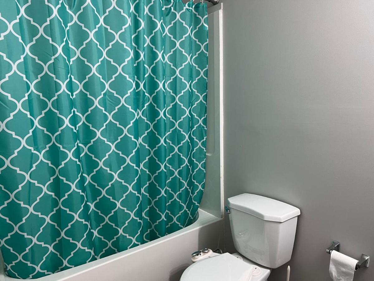 וויניפג Cozy Modern And Lavish 1 Bedroom Basement Suite מראה חיצוני תמונה