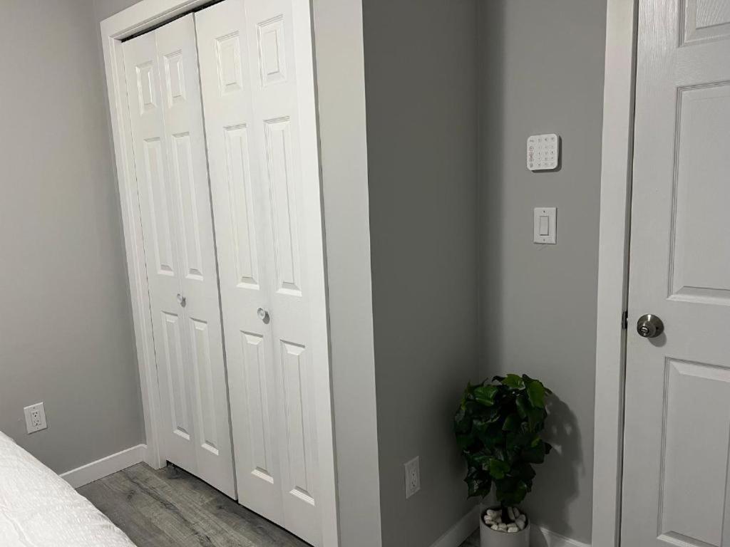 וויניפג Cozy Modern And Lavish 1 Bedroom Basement Suite מראה חיצוני תמונה